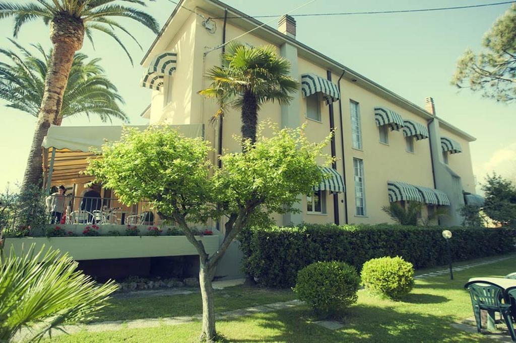 Hotel Parma Mare Marina di Massa Zewnętrze zdjęcie